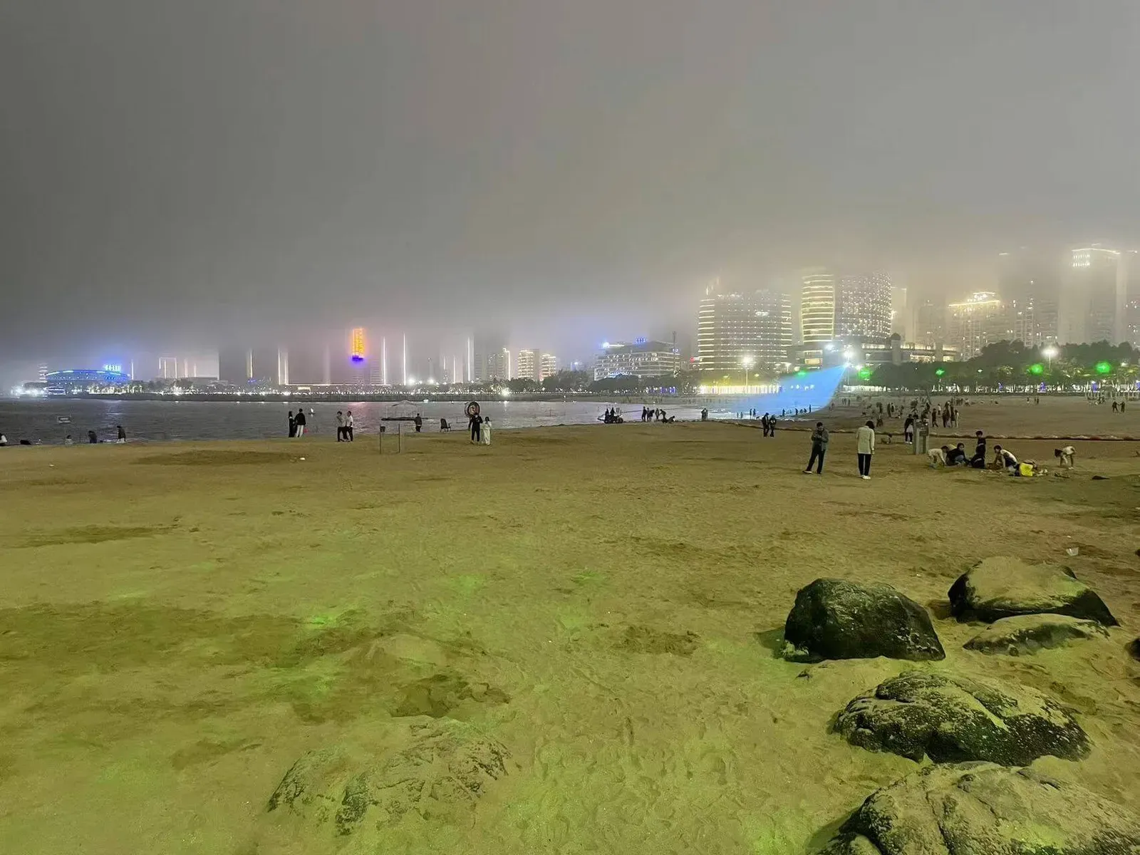 Beach Rocks Citylight