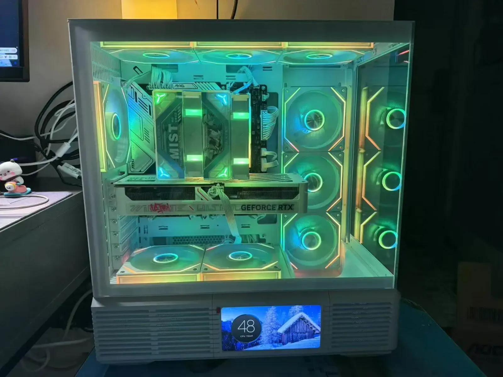 白色海景房机箱的 RGB 灯效